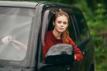 Obraz na płótnie Canvas young woman in car