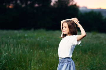 Obraz premium girl in the field
