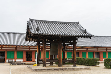 古いお寺の鐘楼