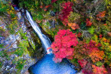Fototapeta premium top aerial view of Minoo falls, Minoh park the popular waterfalls for tourist and traveler in Osaka, Kyoto of Japan