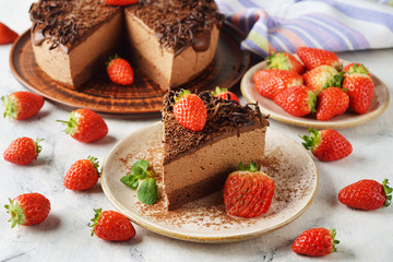 Chocolate cake with strawberries