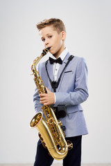 Fototapeta na wymiar man playing the saxophone