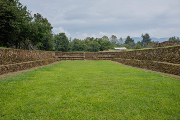Fototapeta na wymiar Zona arqueologica de Tingambato en Michoacan.