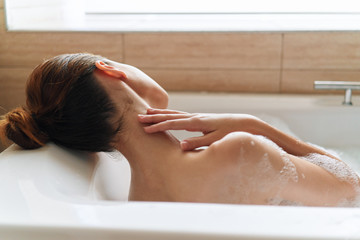 Obraz premium young woman in bath