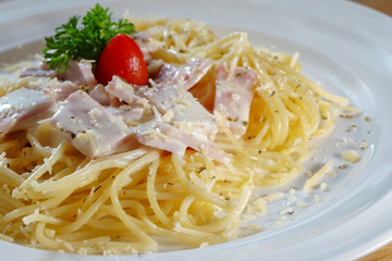 Spaghetti Carbonara with ham and cheese