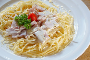 Spaghetti Carbonara with ham and cheese