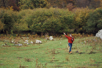 Obraz na płótnie Canvas woman running in autumn park