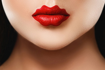 New lip filler trend - Devil lips