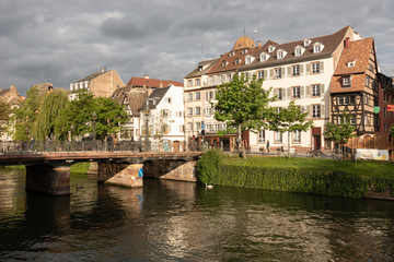 Fototapeta na wymiar Brücke in Straßburg 