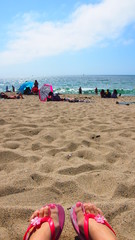 ビーチサンダルと砂浜