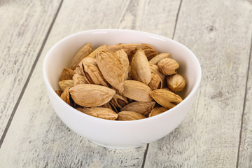 Unpeeled Almonds nuts