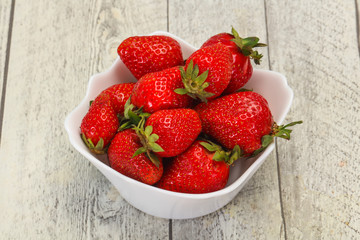 Sweet strawberry in the bowl