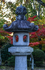 Obraz premium Japanese stone lantern at autumn garden