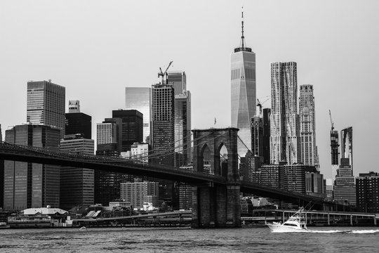 Black and white panorama of Manhattan, New York, with the Brooklyn Bridge in the foreground. Urban look wallpaper. View from Brooklyn Bridge Park.