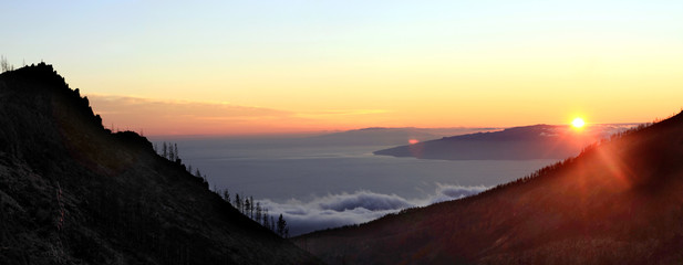 Teneriffa Teide Canadas Blick bei Sonnenuntergang auf Insel La Gomera, Panorama
