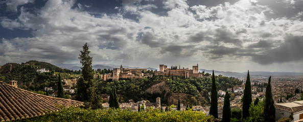 Naklejka premium Panoramic view of the Alhambra (north side), Nazaries Palaces, Alcazaba and Generalife. Taken from the Albaicín hill district, Granada, Andalusia, Spain.