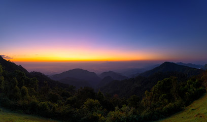 Obraz na płótnie Canvas Panoramic beautiful sky in sunrise over mountains