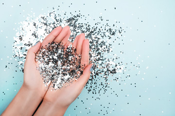 Holiday glitter manicure