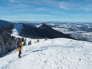 Winter in den Bayerischen Alpen - Frau auf dem Hörnle