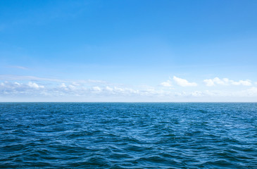 Obraz premium blue sea and blue sky water waves