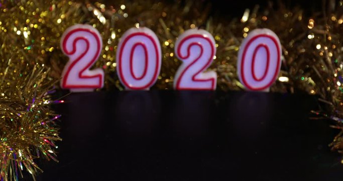 2020 capodanno con luci colorate