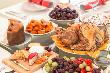 Australian Christmas table preparation and decoration