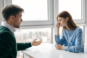 Obraz premium doctor talking to his patient