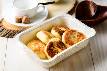 Cheese pancakes with sour cream