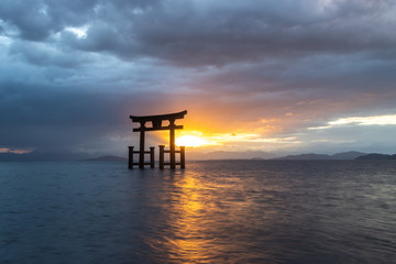 鳥居と日の出