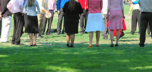 Obraz premium After church gathering at a public park.