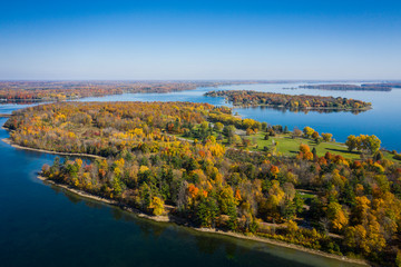 Obraz premium Autumn aerial view of St.Lawrence Park in the thousand islands, Canada