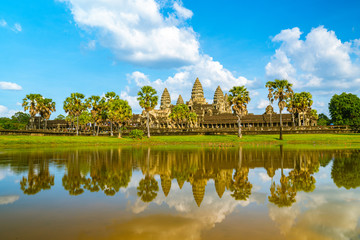Naklejka premium Angkor Wat Ancient Temple Cloudscape in Siem Reap, Cambodia