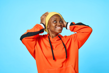 Naklejka premium young woman listening to music
