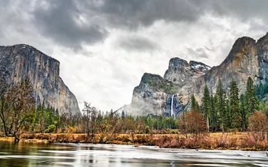 Fotobehang The Merced river in Yosemite Valley, California © Leonid Andronov