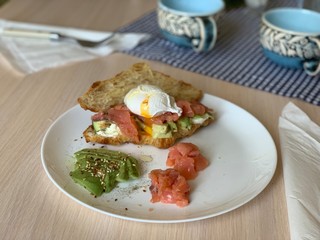 Croissant with salmon, avocado and poached egg