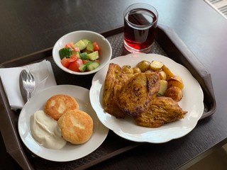 chicken with potatoes and vegetables