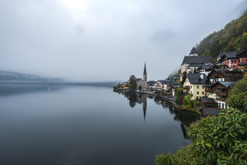 Fototapeta premium Beautiful landscapes in Hallstatt in a foggy day, a Lakeside Village in dusk, Austria