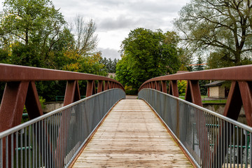 Fototapeta na wymiar Bridge on Hiking Trail in Park in Ontario, Canada
