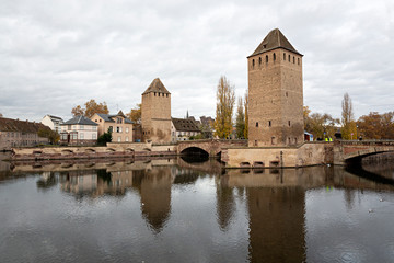 Fototapeta na wymiar Vista de les Moulins en Estrasburgo, Francia.