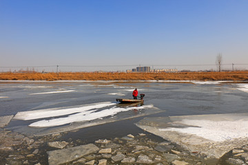 farmers use small boats to drive ice in the wild, Luannan, Hebei, China