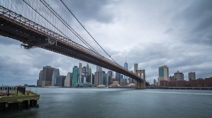 Fototapeta na wymiar Brooklyn Bridge, East River, Brooklyn Shore