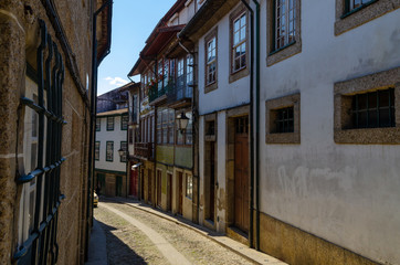 Fototapeta na wymiar Typical alley of northern Portugal