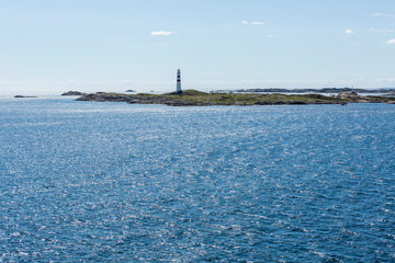 Fototapeta premium Insel vor Norwegen, mit Leuchtturm