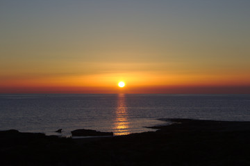 Wunderschöner Sonnenuntergang am Meer
