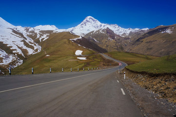 Naklejka premium road in mountains