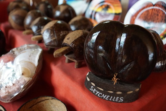 souveniers auf dem markt auf seychellen
