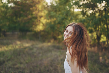 Naklejka premium young woman in the park