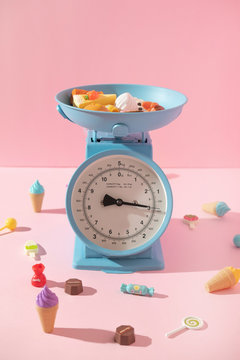 Scale/measure intrument.