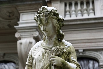 Obraz premium Frauenstatue in Zürich bei der Villa museum patumbah