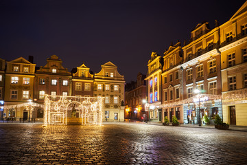 Fototapeta na wymiar The Market Square with historic tenement houses andl and christmas decorations in city of Poznan.